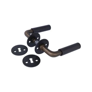 Funkis Espergærde dörrhandtag i bronserad mässing inkl. rosett och nyckelplatta