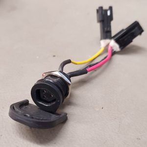 Begagnad Laddport/kontakt till Phylion PENT/Canbus