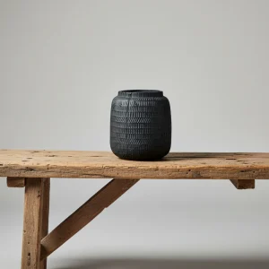 Kruka Camille, Svart