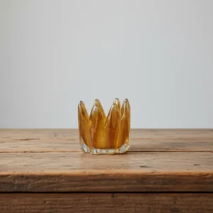 Ljuslykta Millie, Bärnsten