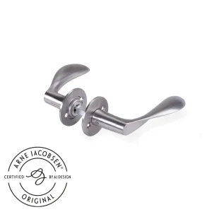 Arne Jacobsen-dörrhandtag – AJ97 dörrhandtag i borstat rostfritt stål 97 mm, liten modell